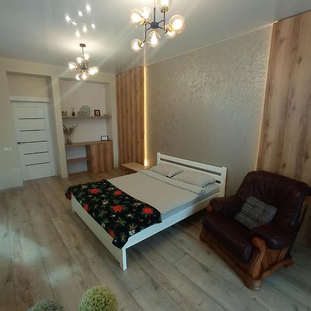 Vip Apartment У Центрі Міста, Новобуджк Театральний,Дуже Простора روفنو المظهر الخارجي الصورة