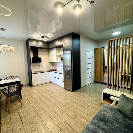 Vip Apartment У Центрі Міста, Новобуджк Театральний,Дуже Простора روفنو المظهر الخارجي الصورة