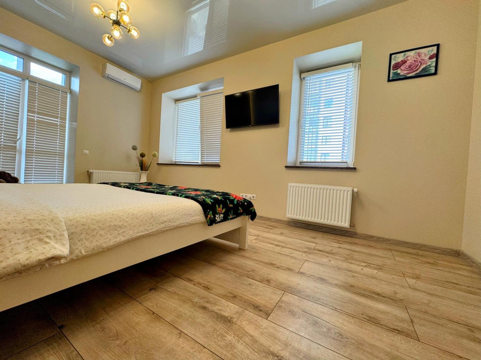 Vip Apartment У Центрі Міста, Новобуджк Театральний,Дуже Простора روفنو المظهر الخارجي الصورة