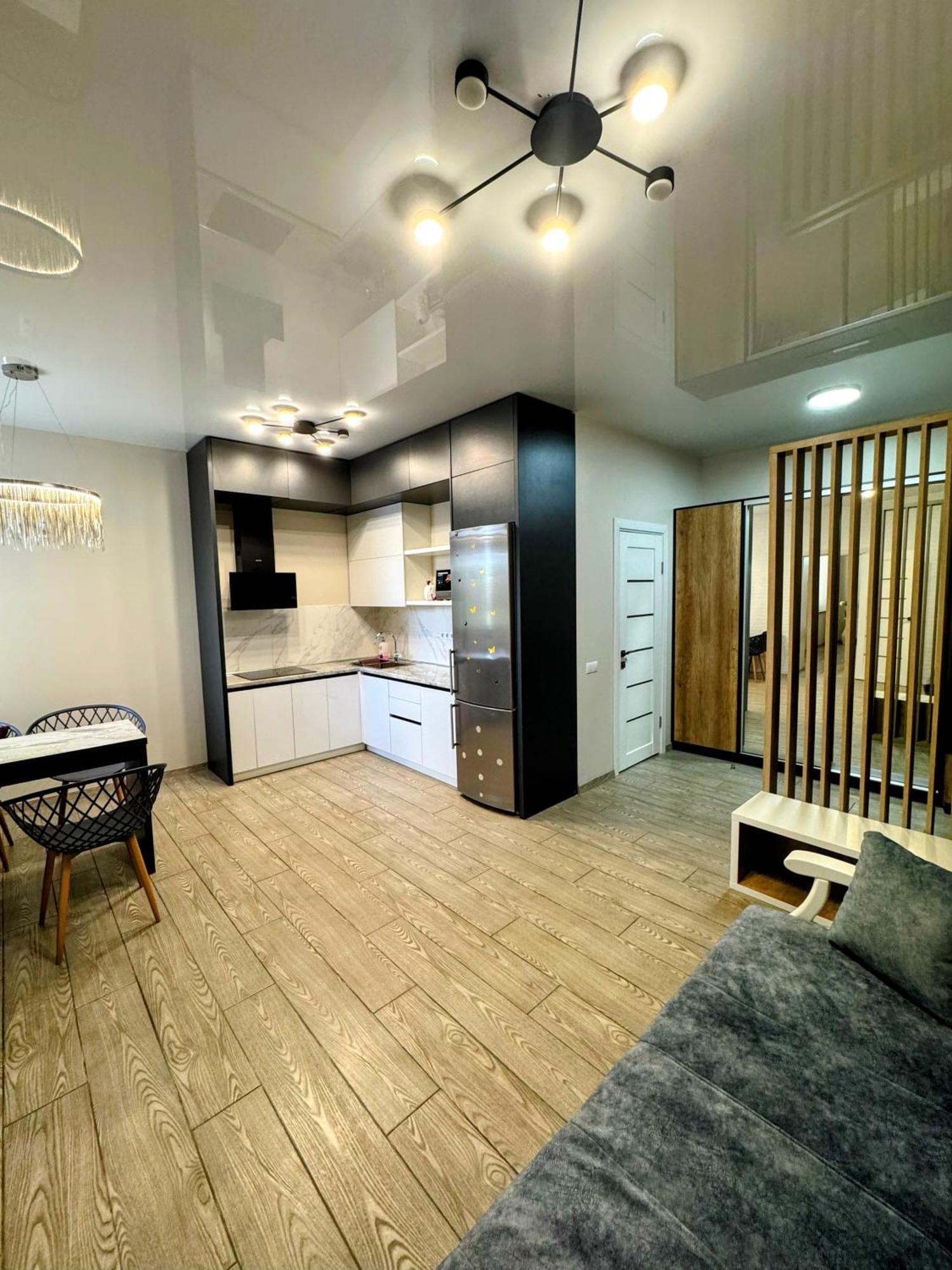 Vip Apartment У Центрі Міста, Новобуджк Театральний,Дуже Простора روفنو المظهر الخارجي الصورة